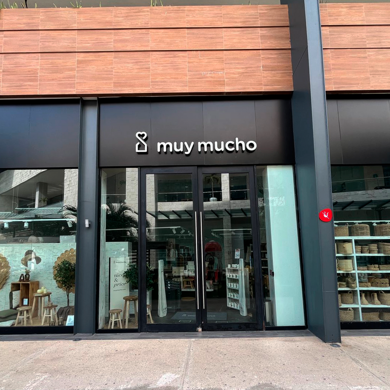 MUY MUCHO